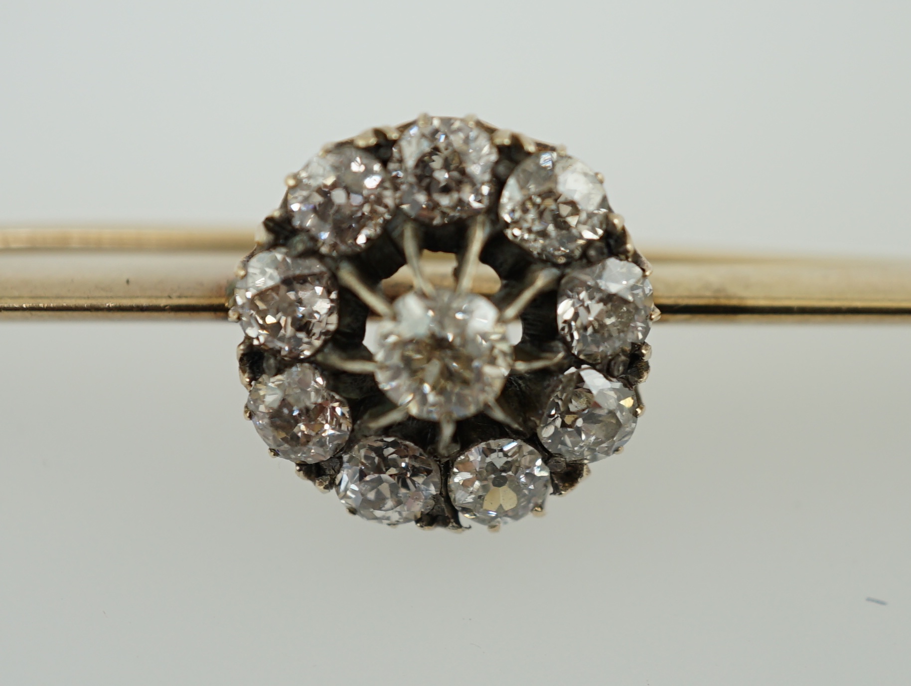 An Edwardian gold and circular diamond cluster bar brooch